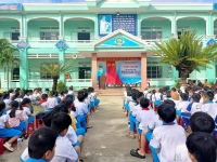 Tổ chức tuyên truyền pháp luật cho cán bộ, giáo viên, nhân viên và học sinh năm học 2023-2024